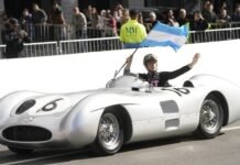 Franco Colapinto manejó la histórica Flecha de Plata de Fangio y emocionó al público
