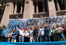 CGT, CTA y UTEP marchan frente al Congreso contra Milei