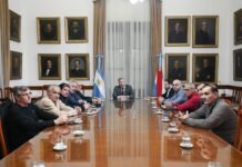 Frigerio se reunió con los gremios para analizar la crisis de Granja Tres Arroyos