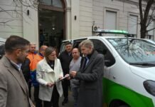 Cuatro nuevas ambulancias y dos motos fueron entregadas a los hospitales San Martín y San Roque de Paraná y al 107