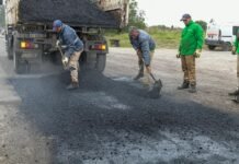 Avanzan con trabajos de bacheo en un tramo de avenida Jorge Newbery