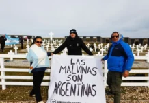 La bandera inspirada en la Selección llegó a las Islas Malvinas